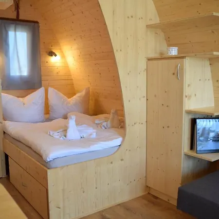 Schwimmpod An Der Peene Campingplatz Anklam