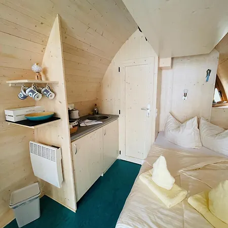 Schwimmpod An Der Peene *