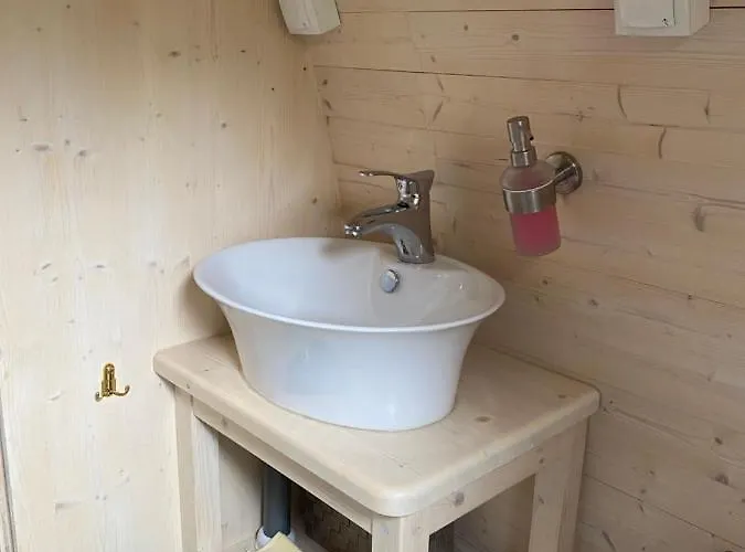 Schwimmpod An Der Peene *